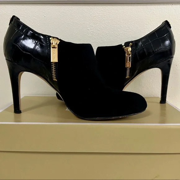 Michael Kors Sammy Black Ankle Boot - Picture 2 of 5